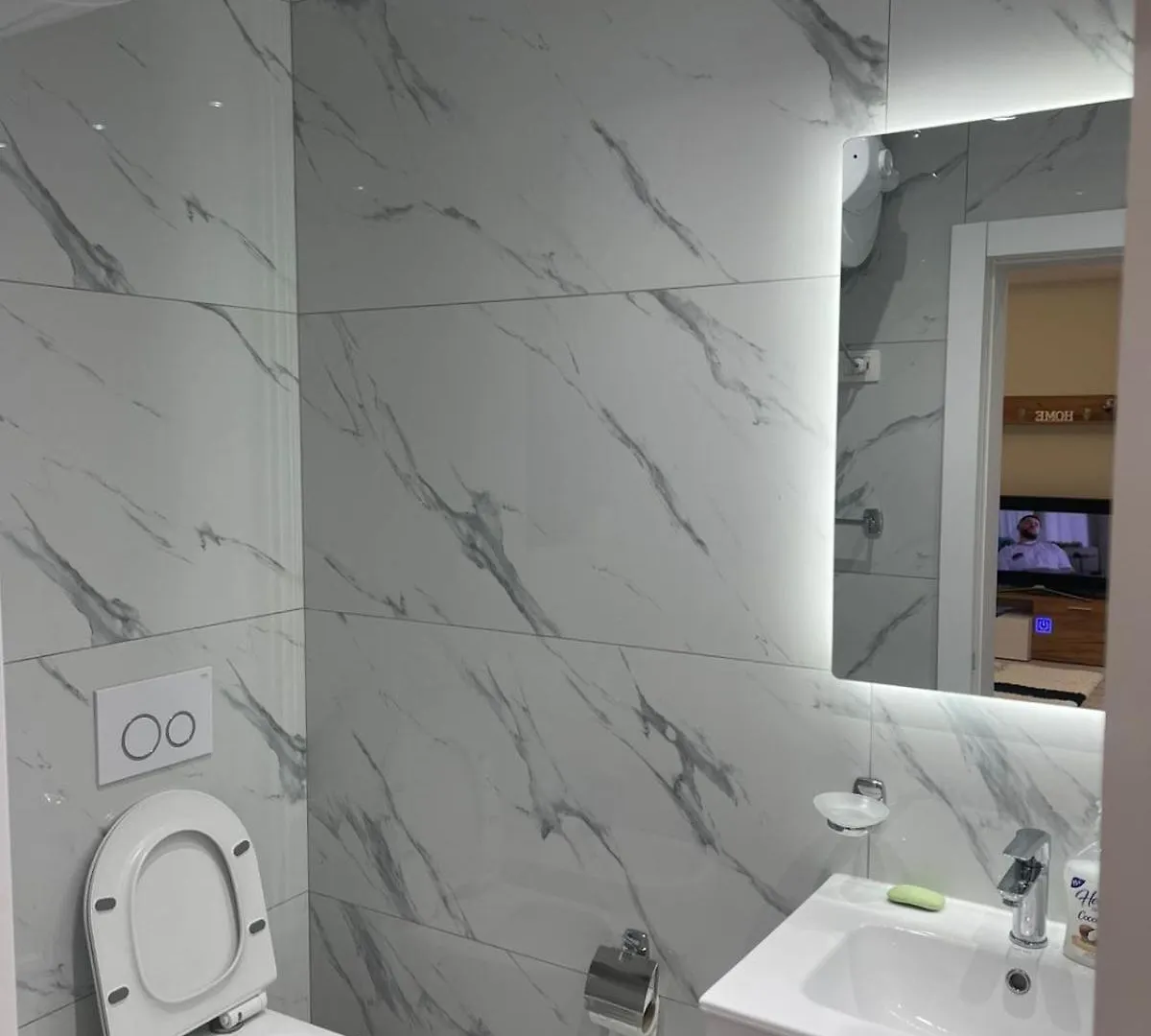 9Th Floor Classic New Apartment Tirana
