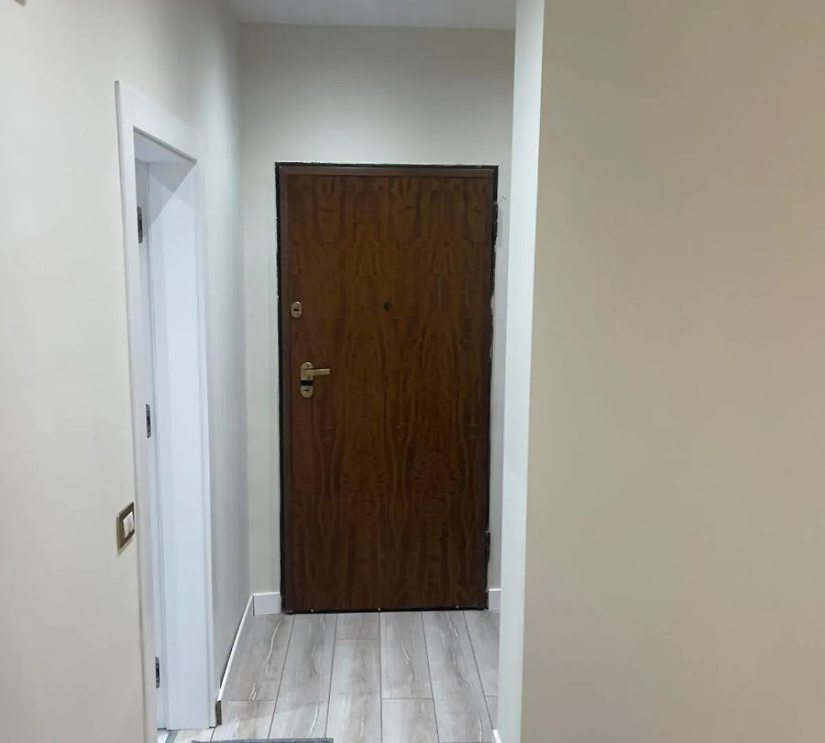 9Th Floor Classic New Apartment Tirana